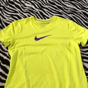 Girls NWOT Nike top